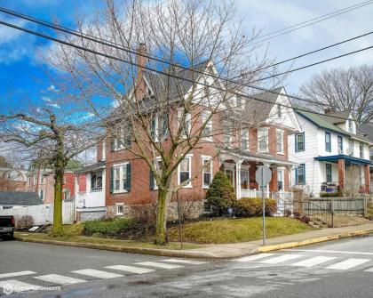 Quaint brick townhome in historic Kennett Square - image 2