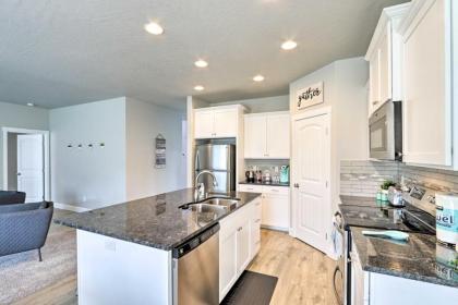 Modern Kennewick Home Near Golfing and Wineries - image 13