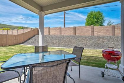 Modern Kennewick Home Near Golfing and Wineries - image 4