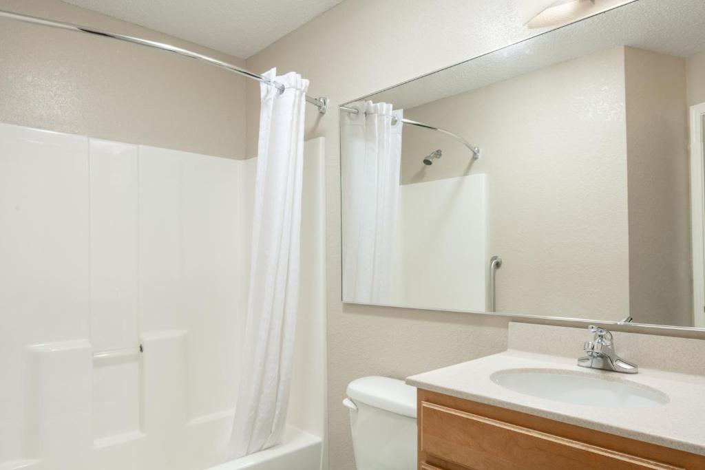 Candlewood Suites Kenosha an IHG Hotel - image 3