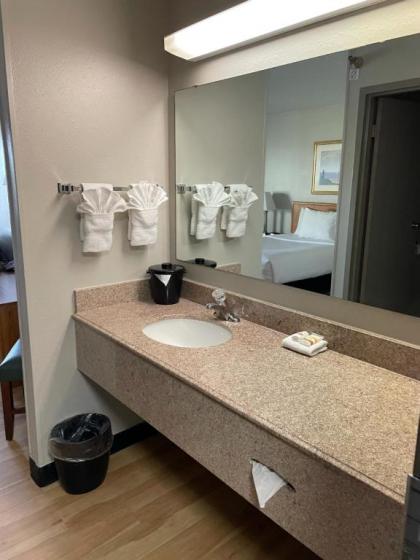 La Quinta Inn by Wyndham Pleasant Prairie Kenosha - image 13