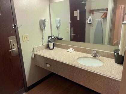 La Quinta Inn by Wyndham Pleasant Prairie Kenosha - image 15