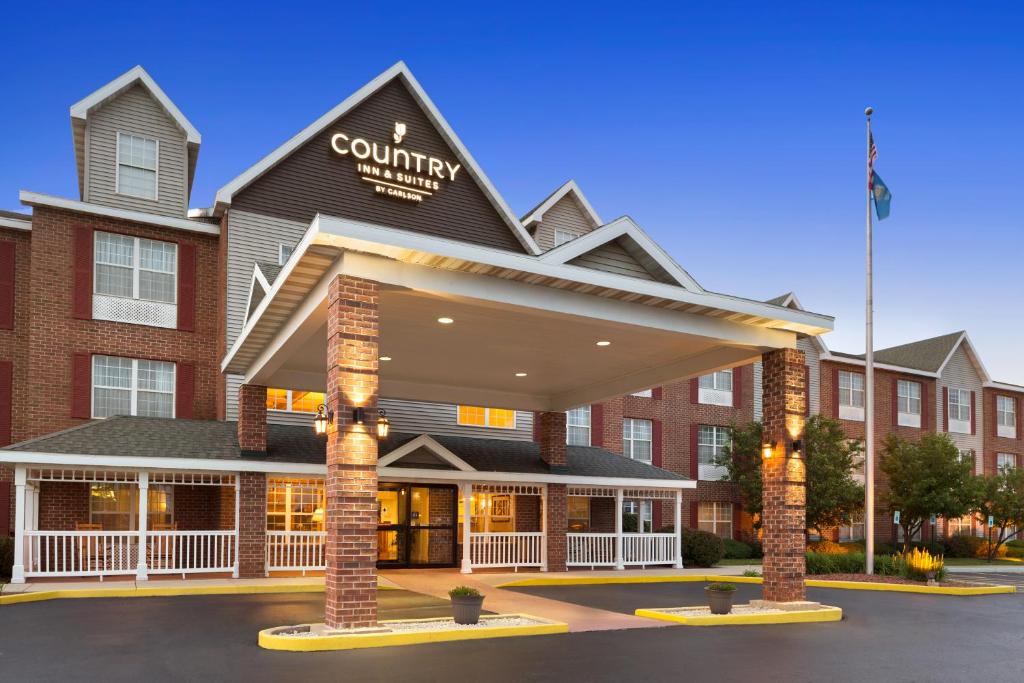 Country Inn & Suites by Radisson Kenosha WI - main image