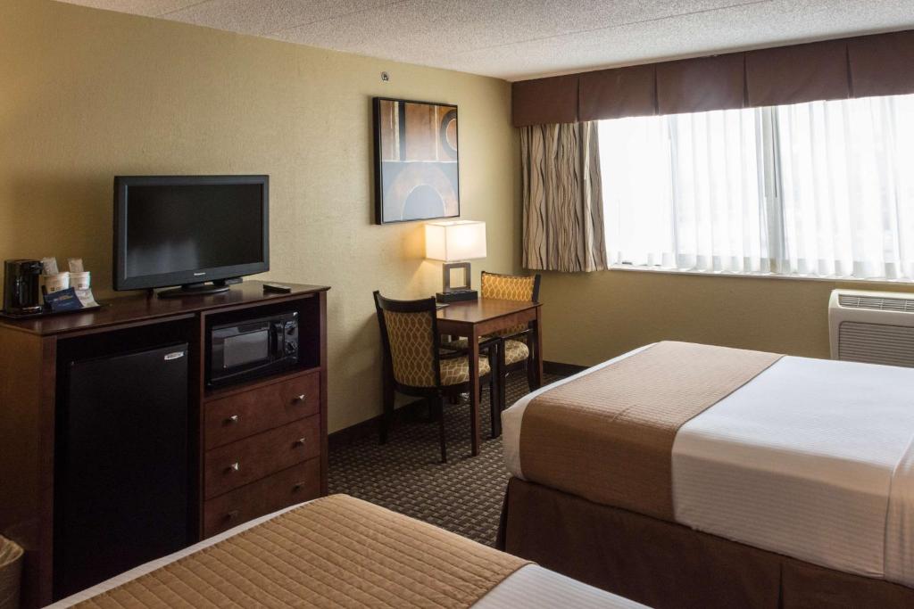 Best Western Executive Inn - image 4