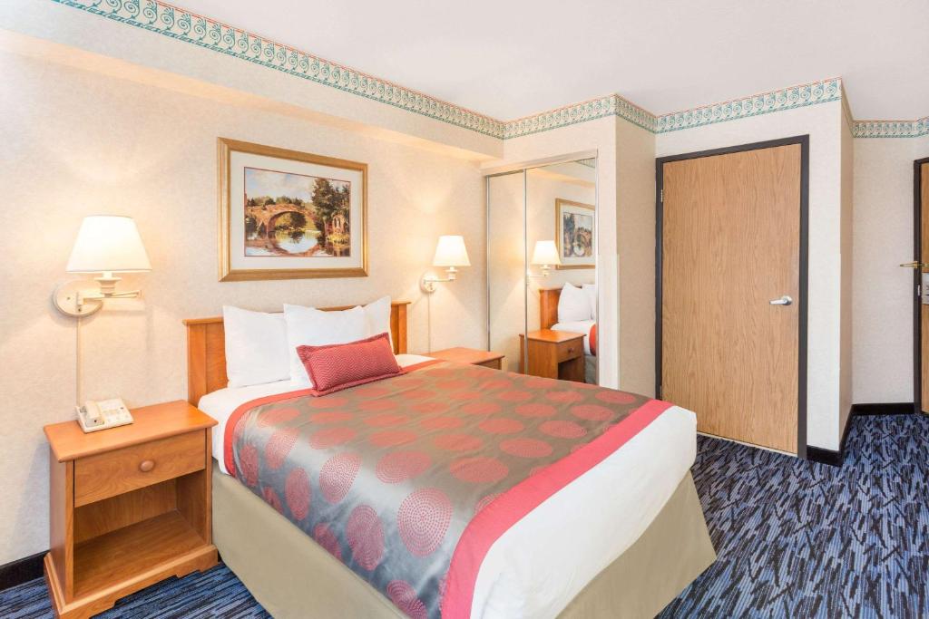 Ramada by Wyndham Kent Seattle Area - image 3