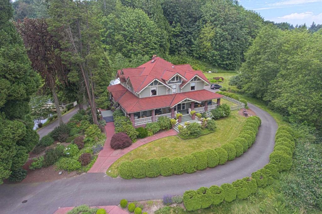 Historic Auburn House on 37 Acres with Private Lake! - main image