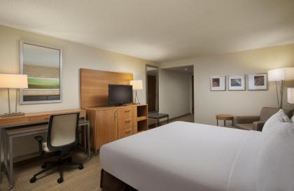 Holiday Inn Grand Rapids-Airport an IHG Hotel - image 17