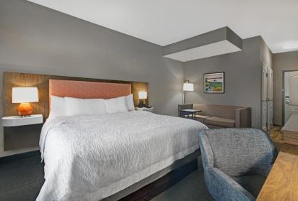 Hampton Inn Keokuk - image 15