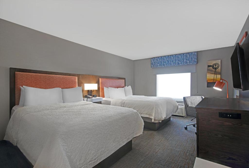 Hampton Inn Keokuk - image 2