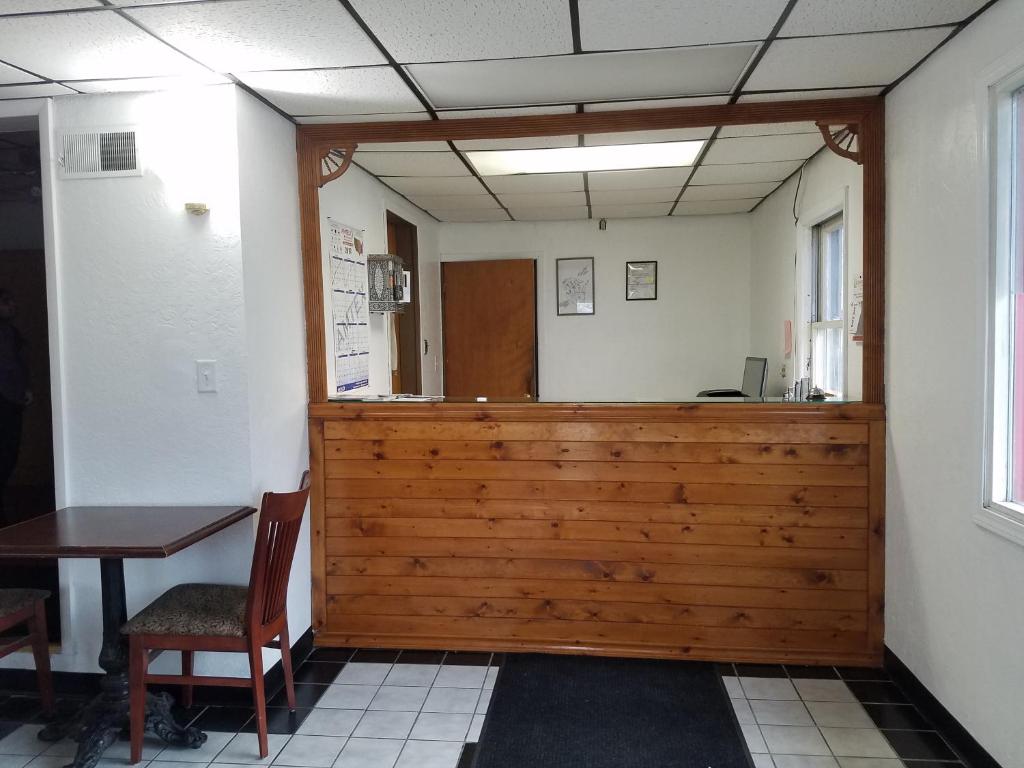 Budget Inn - Keokuk - image 3