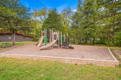 Rondout Valley Camping Resort Deluxe Park Model 11 - image 8