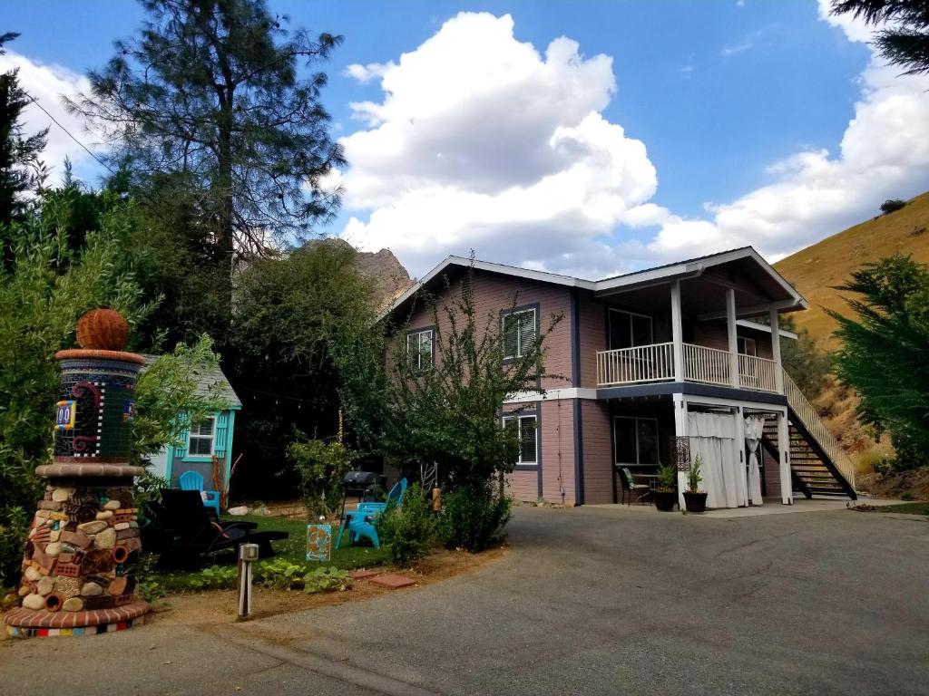 Sacred Mtn River Suites - main image