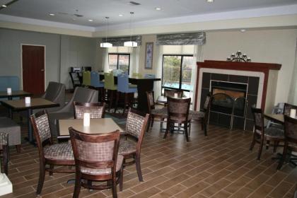 Hampton Inn Kerrville - image 3