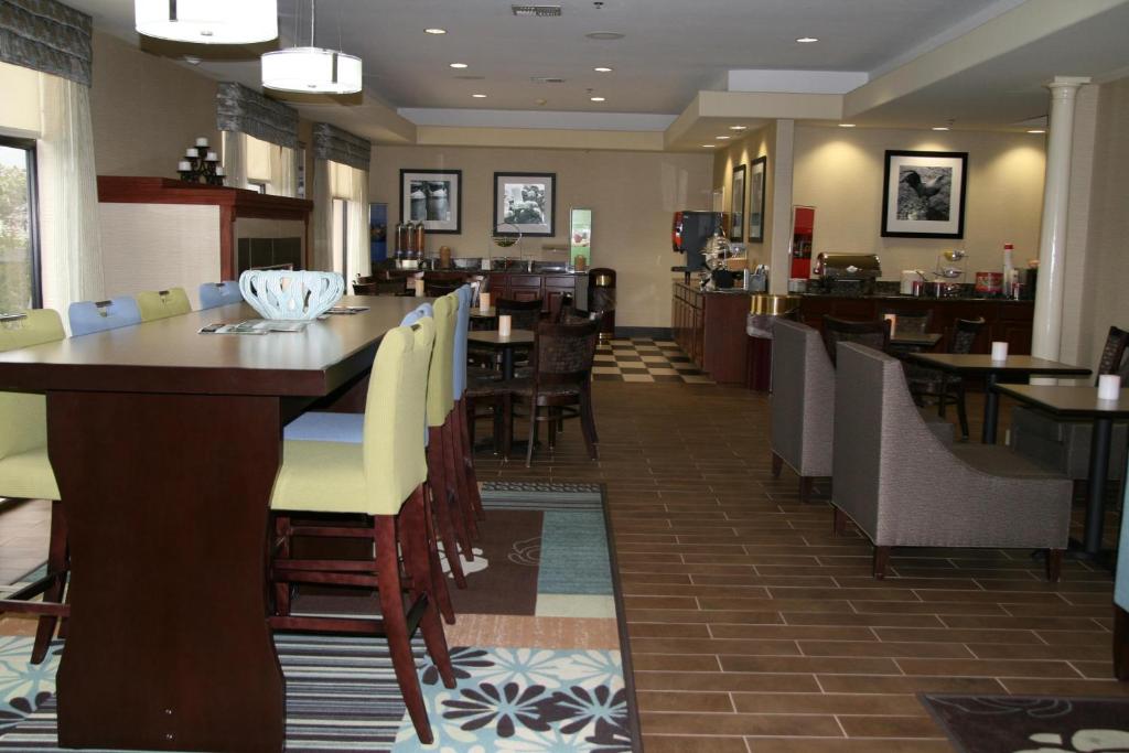 Hampton Inn Kerrville - image 6