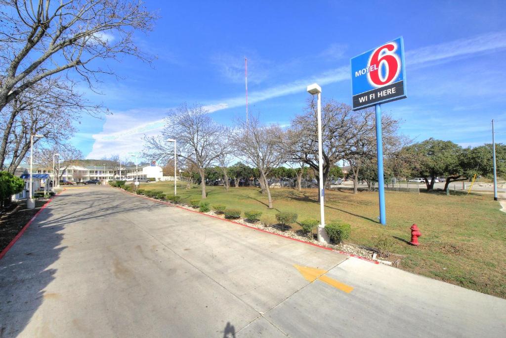 Motel 6-Kerrville TX - main image