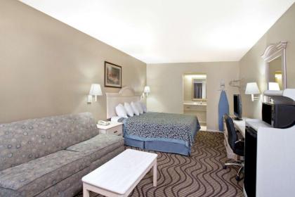 Days Inn by Wyndham Kerrville - image 3