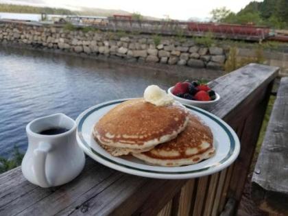 Edgewater Inn Restaurant and Marina - image 11