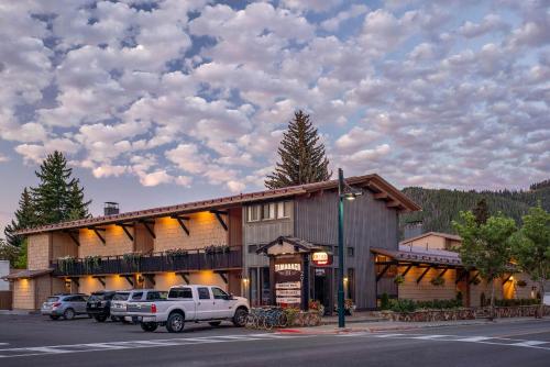 Tamarack Lodge - main image