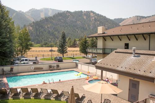 Christophe Condo with pool and Mt view - main image