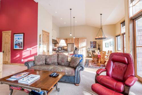 Angani Way Townhome with access to pool hot tub tennis and golf - image 3