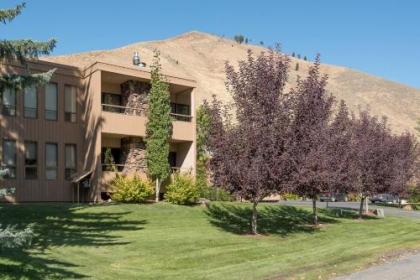 Sawtooth Condo in Warm Springs walk to lifts - image 1