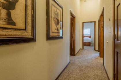 New Listing! Walk to Downtown Ketchum - image 13