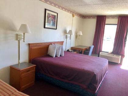 Kewanee Motor Lodge - image 3