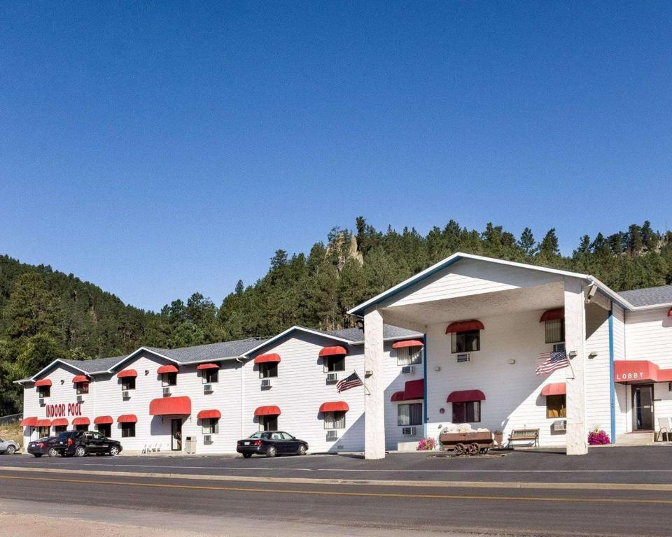 Rodeway Inn Near Mt. Rushmore Memorial - main image