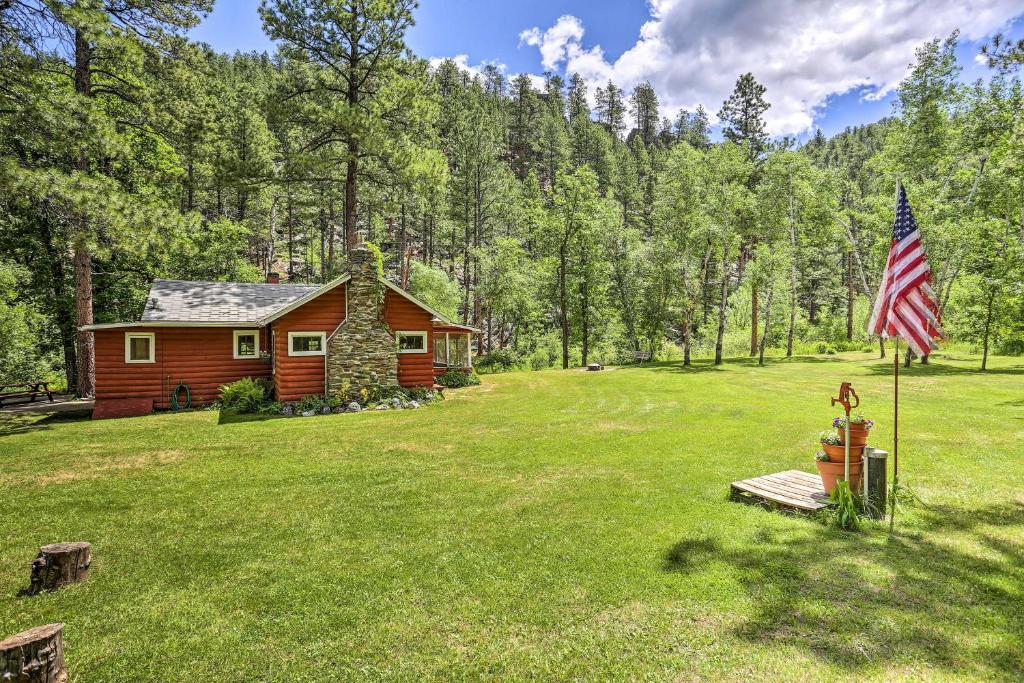 Historic Grizzly Gulch Cabin Near Mt Rushmore! - main image