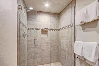 2705 Chateaux Dmont Condo - image 4