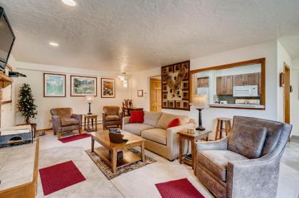 Premier 2BR 2BA in Lakeside Village- Kids Ski Free! condo