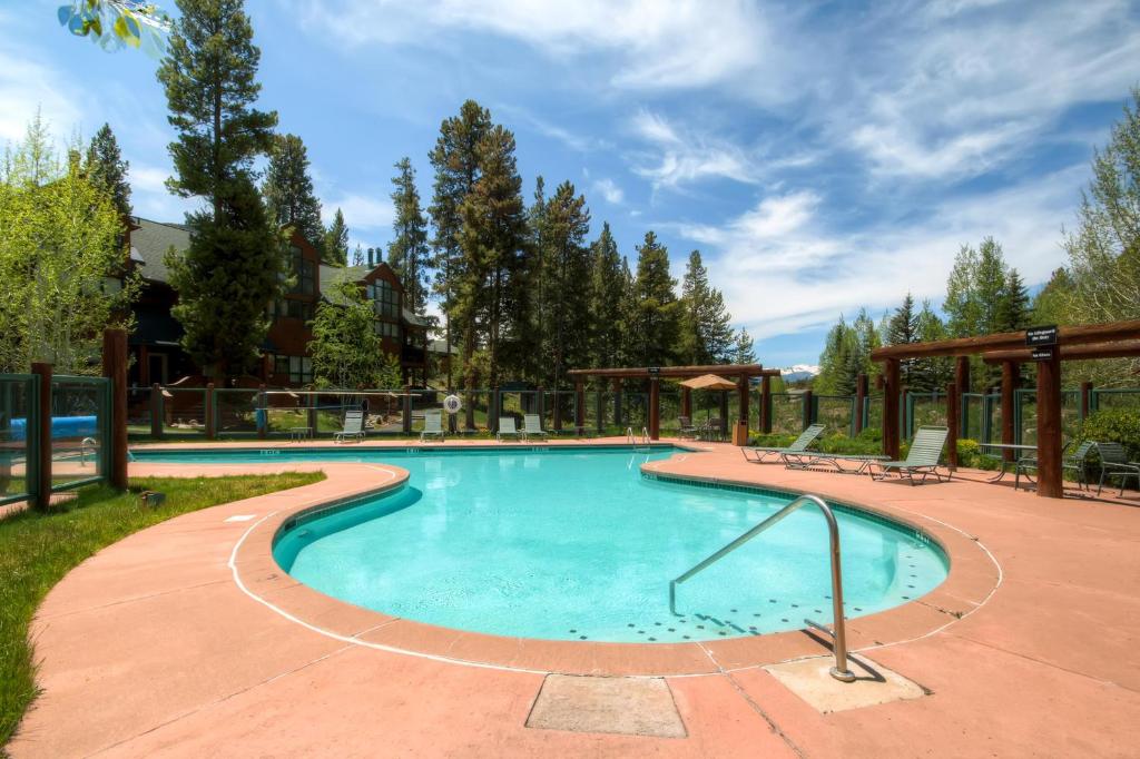 Gorgeous Keystone Abode with Hot Tub and Grilling Area - image 5