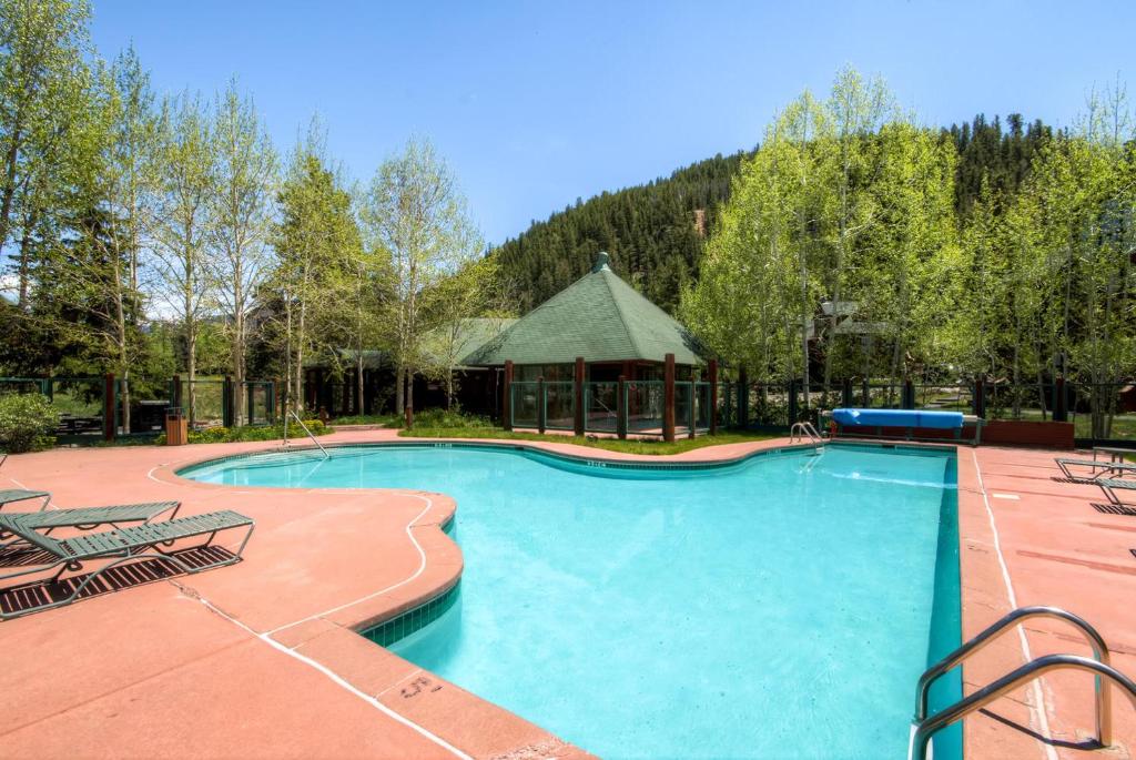 Gorgeous Keystone Abode with Hot Tub and Grilling Area - image 6