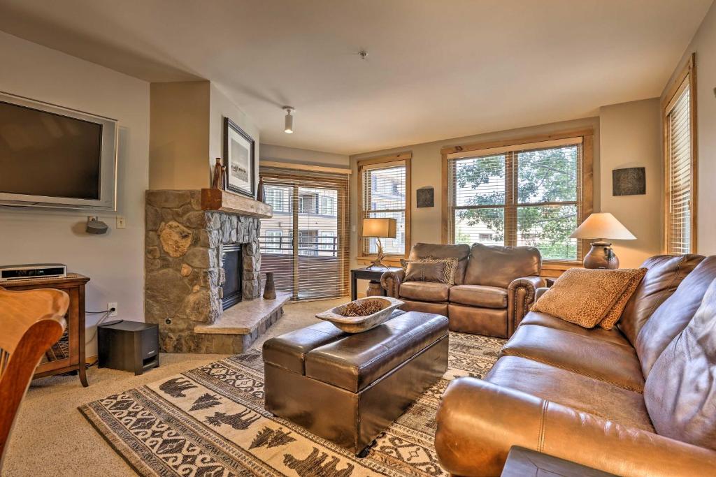 Ski-In and Ski-Out Keystone Condo with Balcony! - image 2