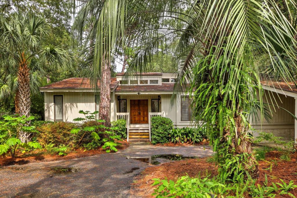 Spacious Kiawah Island Home with Deck - Walk to Beach - main image