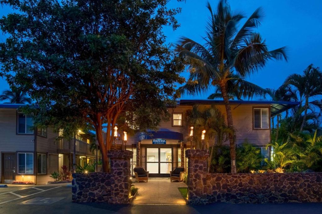 Days Inn by Wyndham Maui Oceanfront - image 2