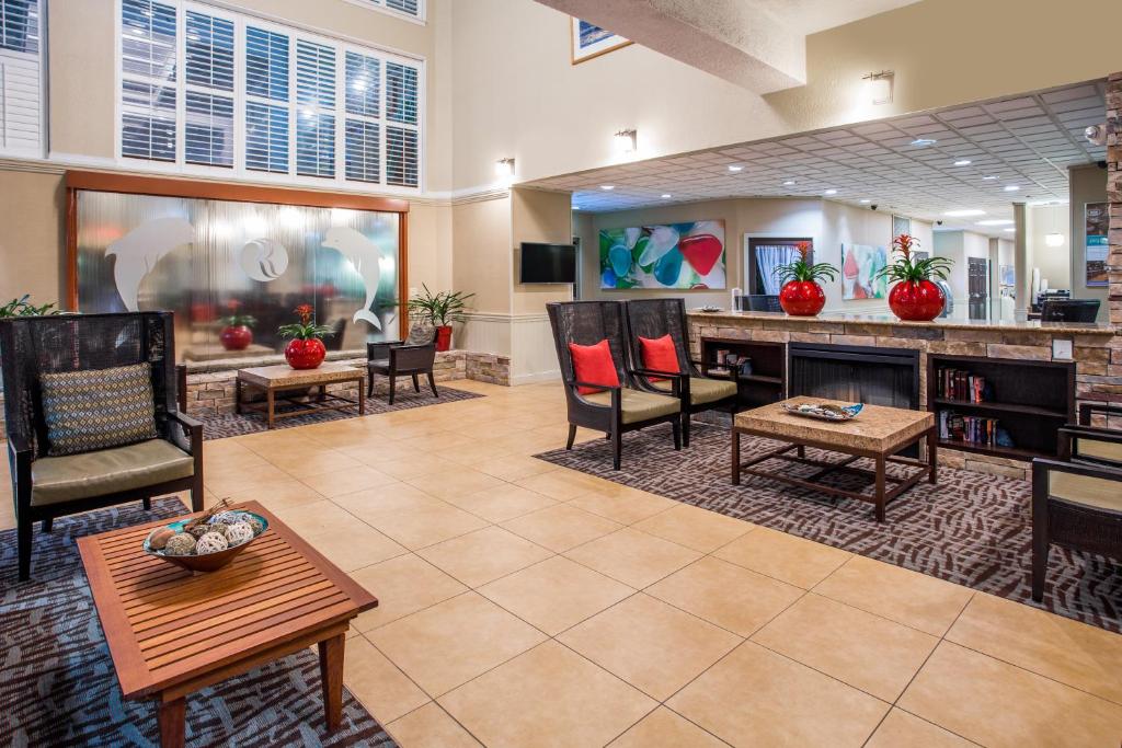 Ramada Plaza by Wyndham Nags Head Oceanfront - image 6