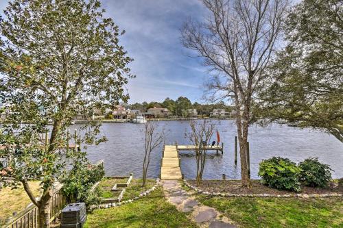 High-End Canalfront Paradise with Dock and Kayaks! - image 2