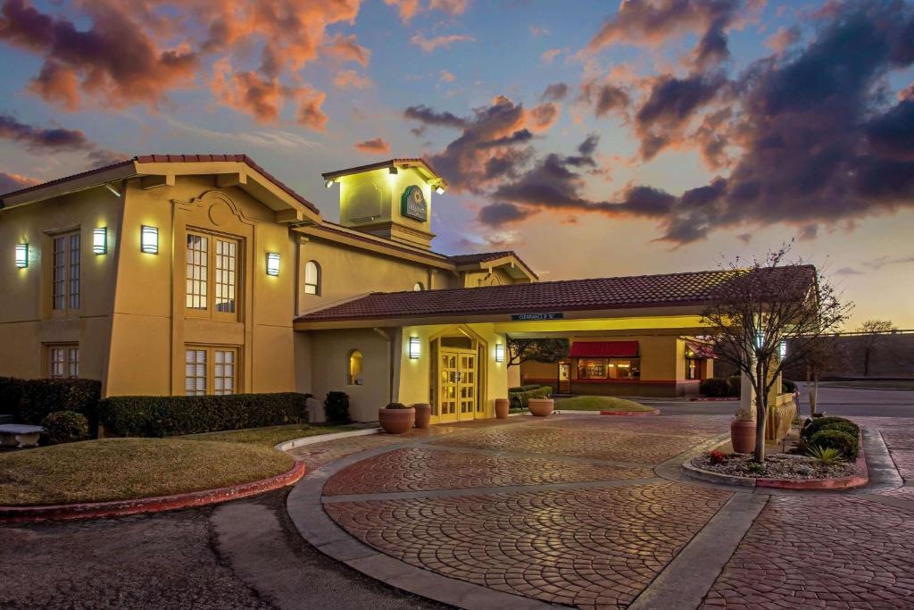 La Quinta Inn by Wyndham Killeen - Fort Hood - image 3