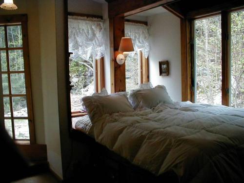 Mountain Valley Retreat - image 3