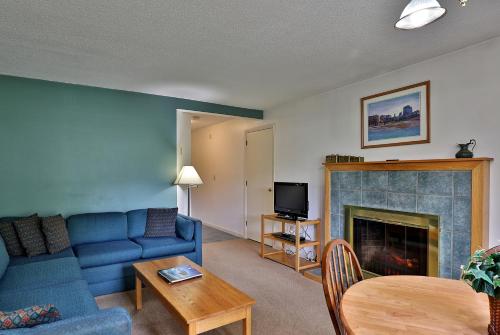 Cedarbrook Queen Suite 103 - image 5