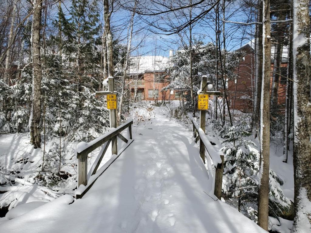 Trail Creek: Walk to lifts ski home! Closest unit to lifts ski home trail sports center - image 6