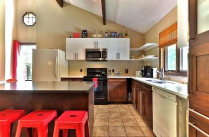 Champagne Chalet - Killington Ski House by Killington Vacation Rentals - image 6