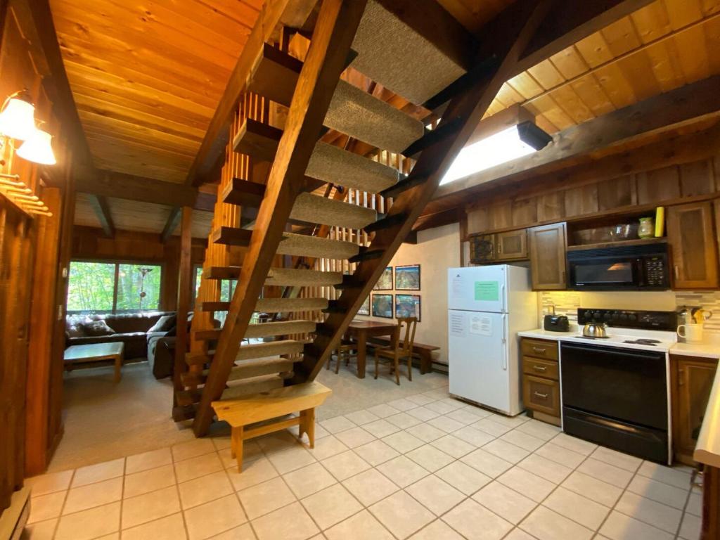 Hemlock Ridge 2B by Killington Vacation Rentals - image 3