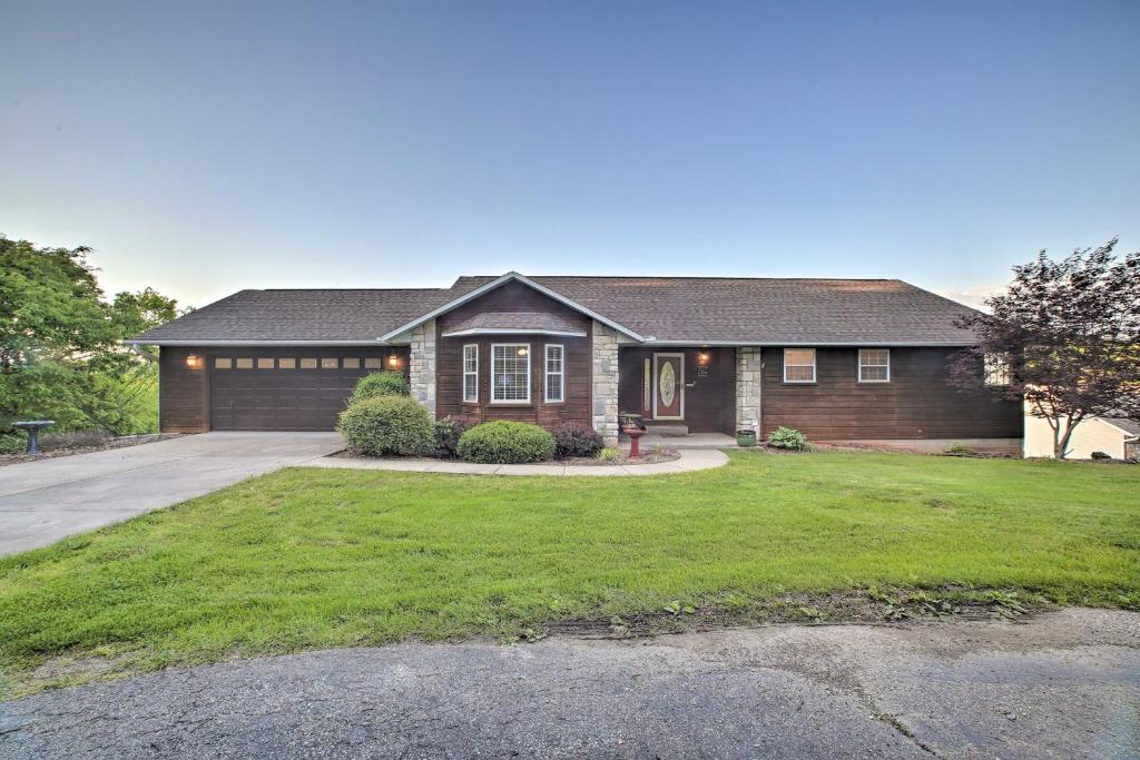 Lakefront Kimberling City Home with Game Room and Dock - image 4