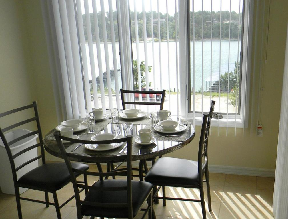 Beautiful Vacation Condos Situated at Table Rock Lake - image 7