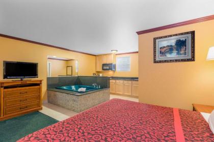 Days Inn by Wyndham King City - image 10