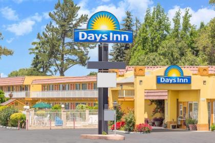 Days Inn by Wyndham King City - image 9