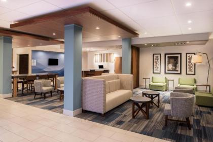 Holiday Inn Express & Suites Kingdom City an IHG Hotel - image 11