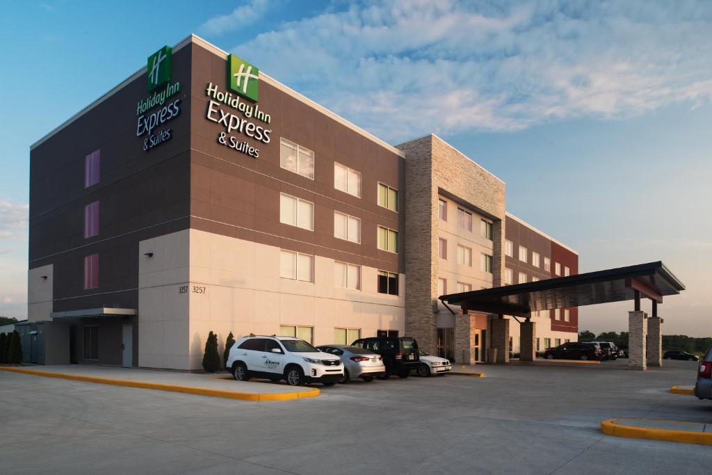 Holiday Inn Express & Suites Kingdom City an IHG Hotel - image 2